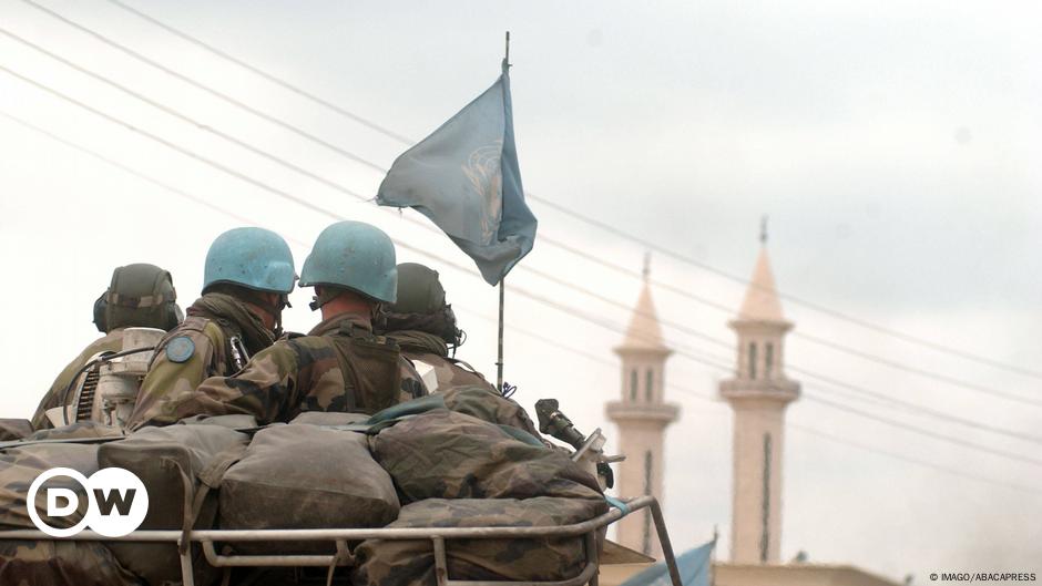 Nearly 40 countries call for protection of blue helmets in Lebanon – DW – 10/13/2024