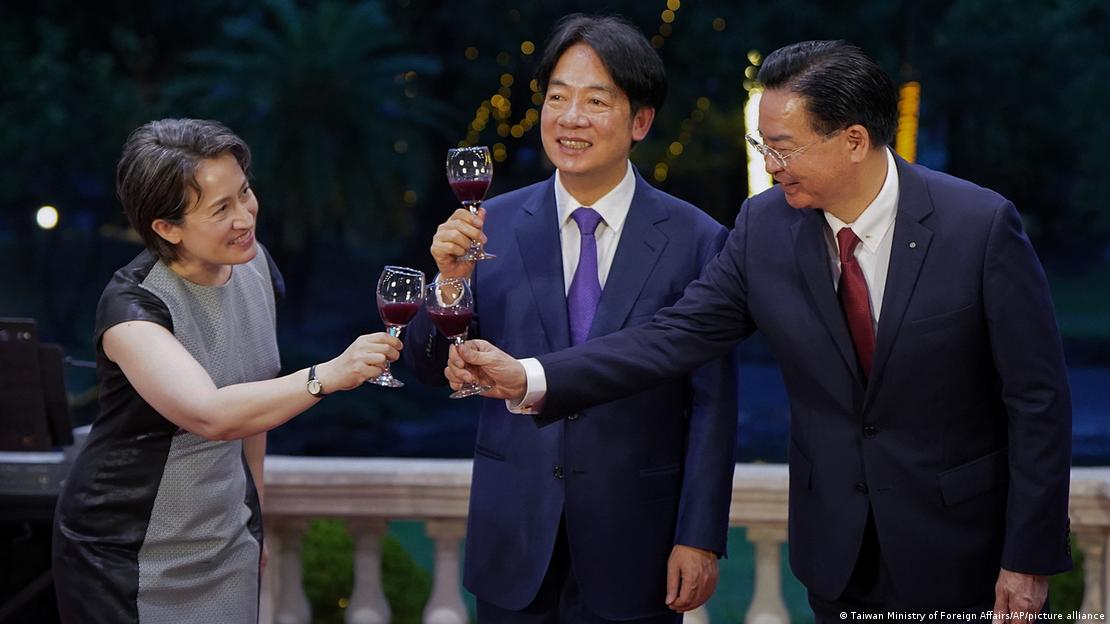 賴清德、蕭美琴、吳鑷燮等人5月19日出席台灣外交部歡迎外賓的酒會。