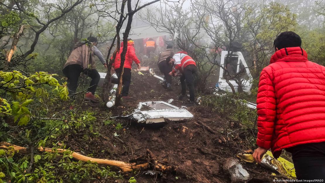 تصویری از نیروهای امدادی در محل سقوط بالگرد حامل ابراهیم رئیسی