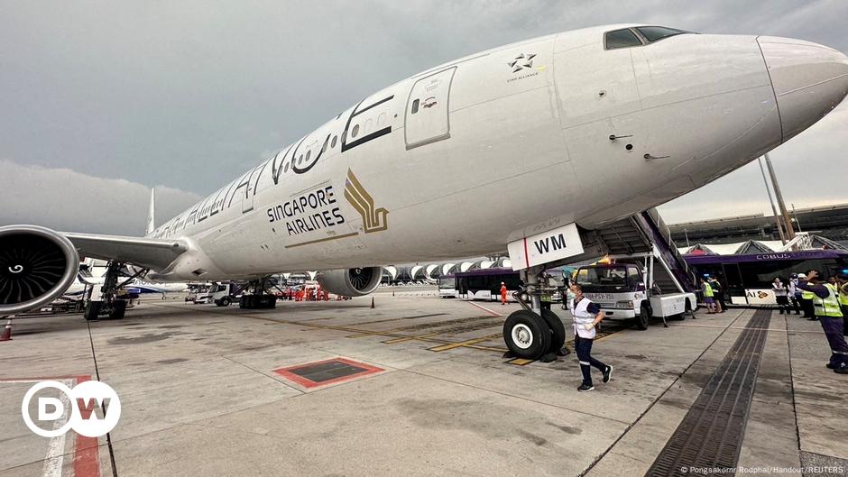 Singapore Airlines turbulence 1 dead, dozens injured DW 05/21/2024