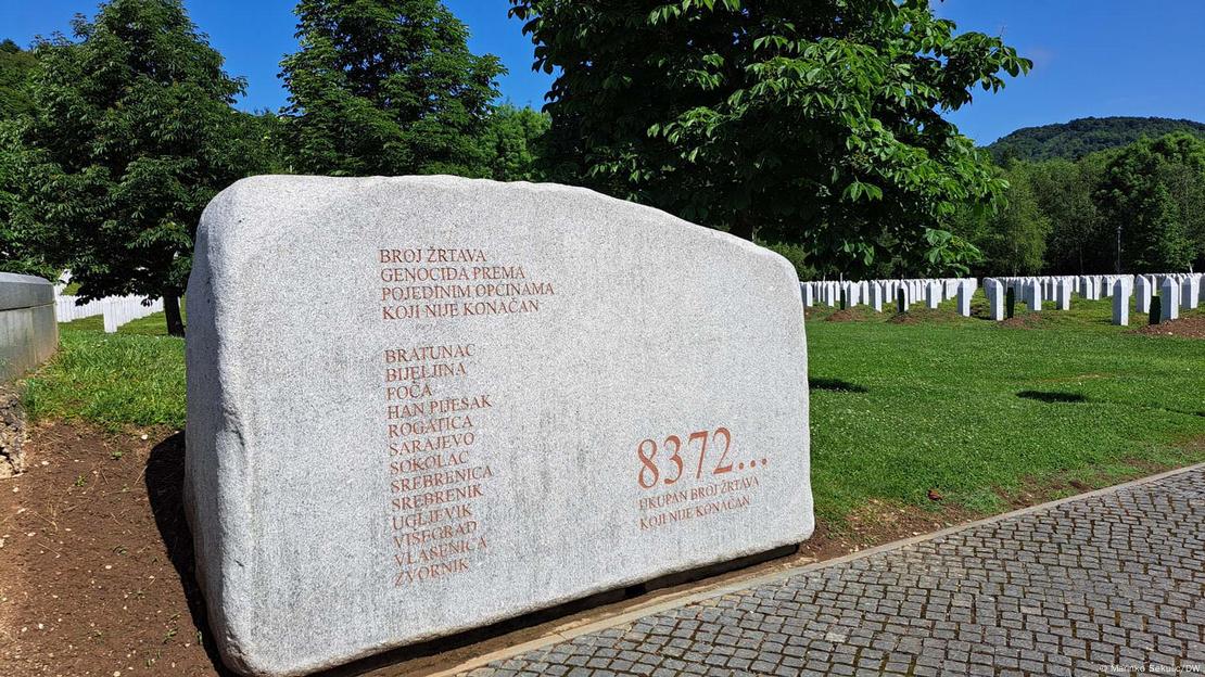 Споменик на жртвите од Сребреница во Поточари