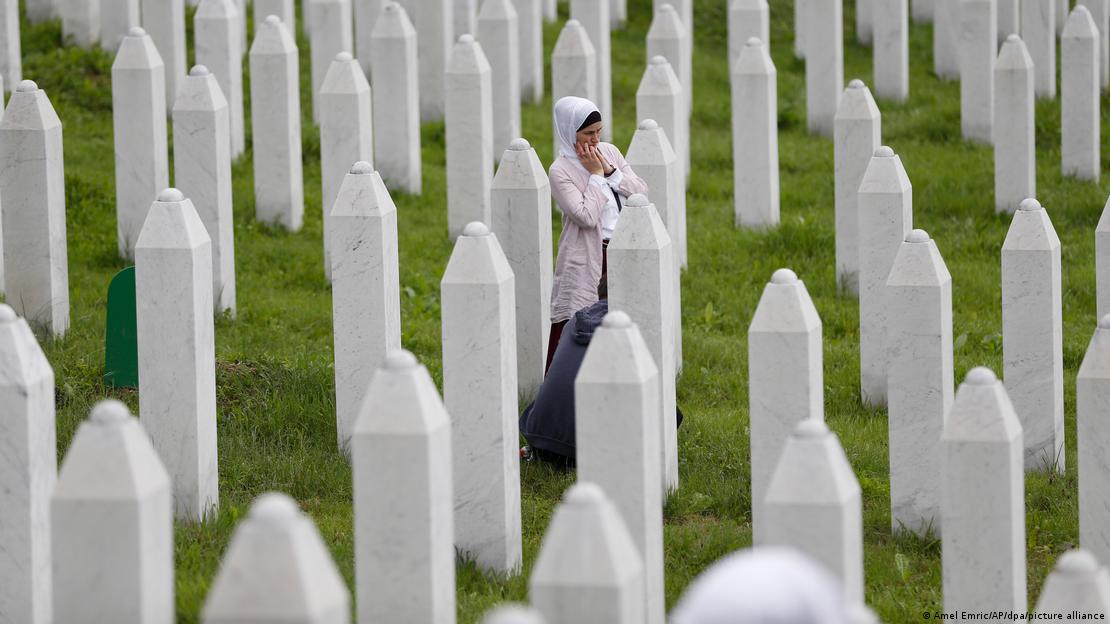 Shtylla të bardha, varreza masive, memorial i masakrës së Srebrenicës