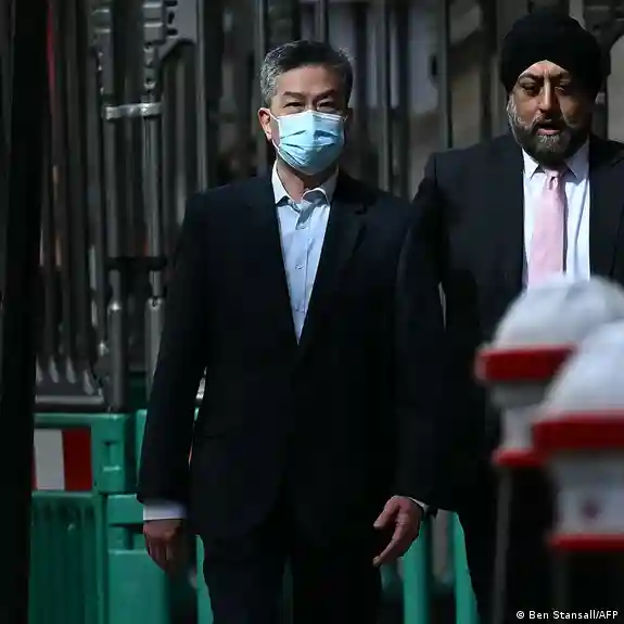 英国接连爆中国间谍案涉监控港人与国会议员