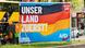 Un cartel de campaña electoral del partido AfD muestra una bandera alemana y el lema Alemania primero. Un cartel de campaña electoral del partido AfD muestra una bandera alemana y el lema Alemania primero.
