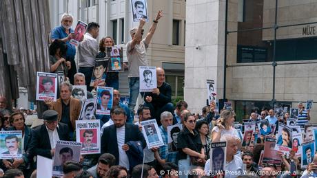 Κωνσταντινούπολη: Οι Μητέρες του Σαββάτου επιμένουν