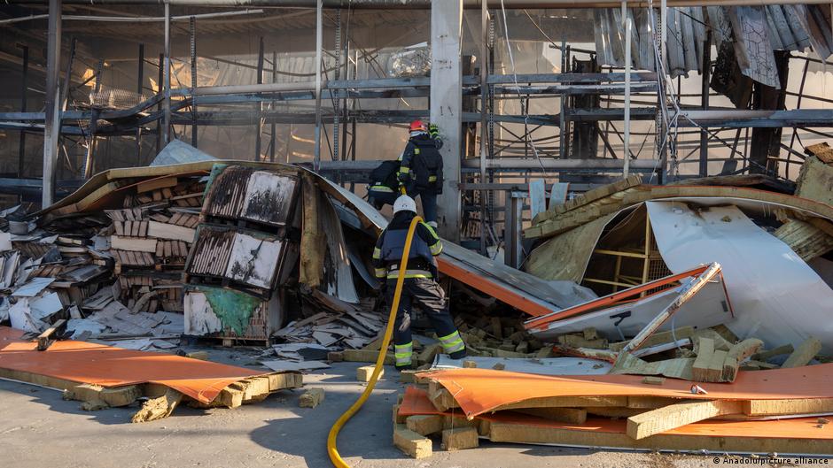 РФ атакувала ТЦ під Одесою: є постраждалі