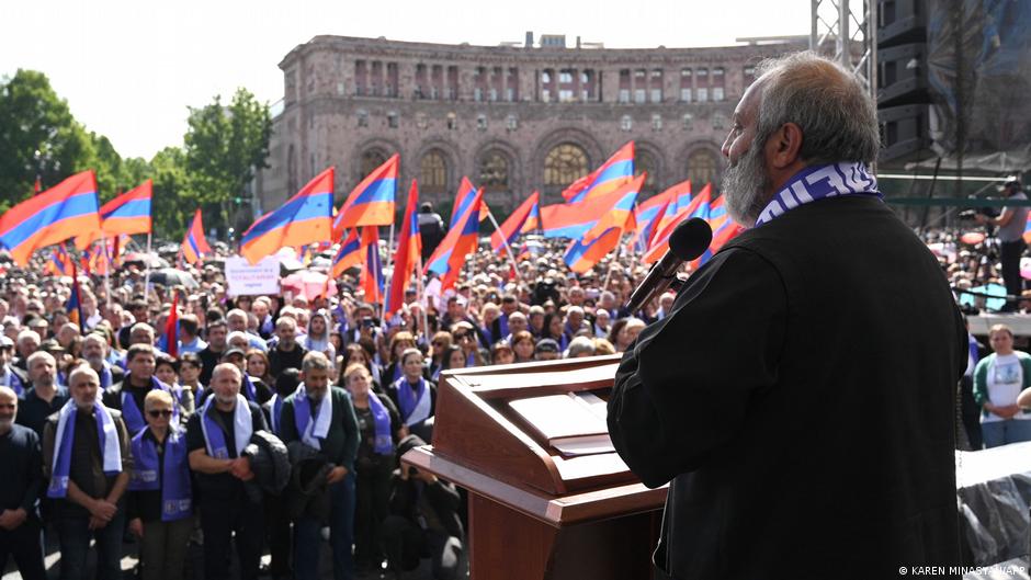 Armenia: Archbishop challenges Pashinyan and Azerbaijan deal – DW – 05/27/2024 - Vimarsana News