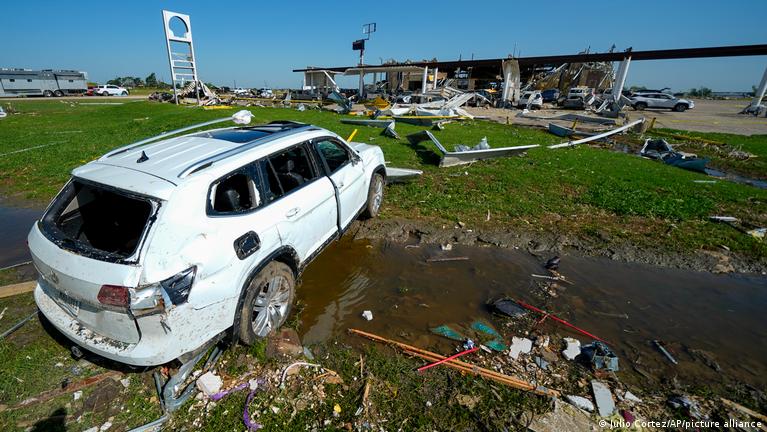 Deadly storms in central US leave destructive trail