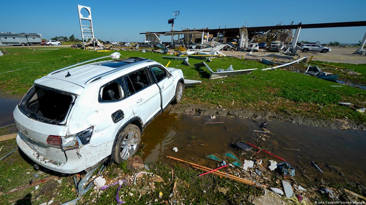 Deadly storms in central US leave destructive trail