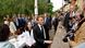 Macron podchodzi do dziennikarzy Macron podchodzi do dziennikarzy