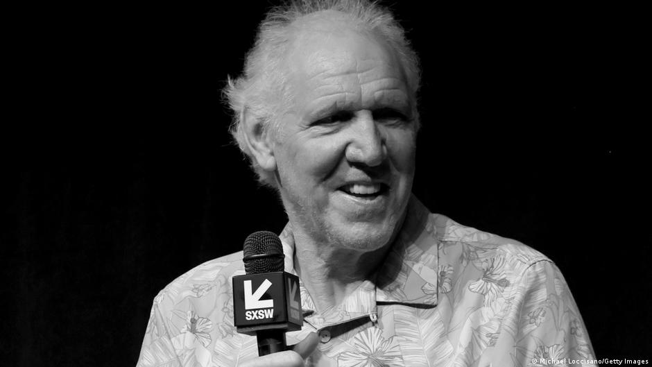 Bill Walton: Ex-NBA Hall of Fame player dies at 71 – DW – 05/28/2024 - Vimarsana News