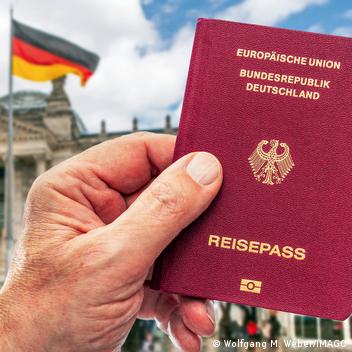 تفكيك شبكة احتيال في اختبارات اللغة والتجنيس واعتقالات في قضية تزوير اختبارات اللغة والتجنيس