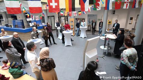 Cérémonie de naturalisation à l'hôtel de ville de Witten en Rhénanie du Nord-Westphalie 