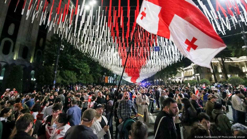 Usvajanje zakona o navodnom stranom uticaju pratili su masovni protesti