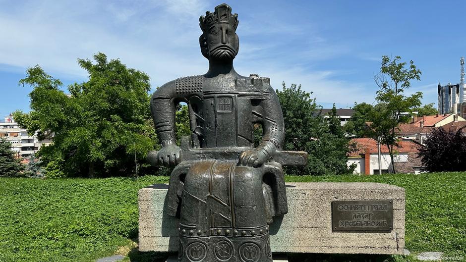 Kruševac, Spomenik Lazaru Hrebljanoviću