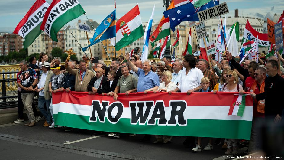 Pristalice Viktora Orbana i njegove stranke Fides demonstriraju u Budimpešti 1. juna 2024.