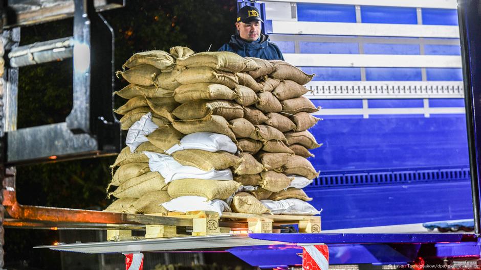 Džakovi sa peskom za odbranu od poplave (THW)