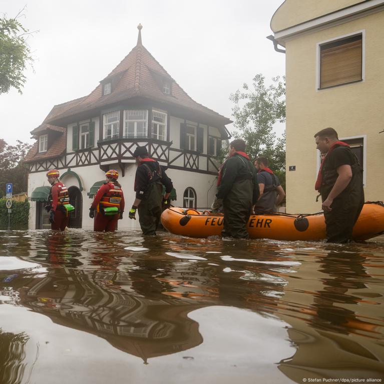 Germany floods: Firefighter dies during rescue in Bavaria – DW – 06/03/2024