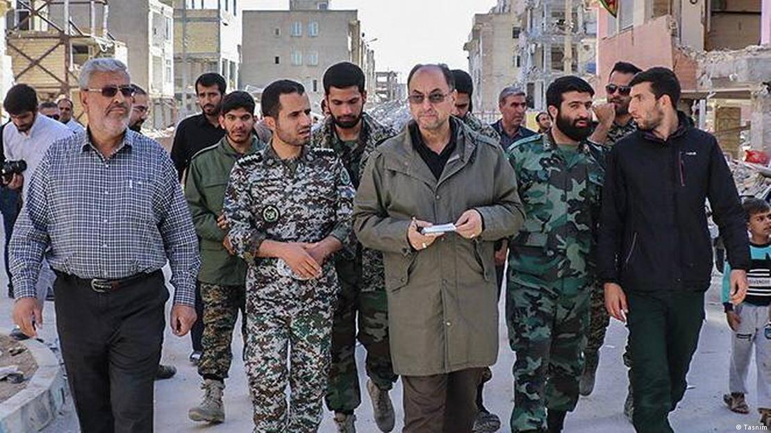 بازدید وحید حقانیان از مناطق زلزلهزده کرمانشاه- آبان ۱۳۹۶ بازدید وحید حقانیان از مناطق زلزلهزده کرمانشاه- آبان ۱۳۹۶