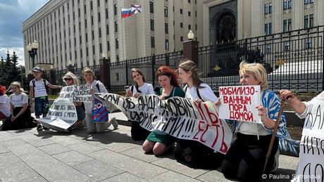 Wie Russland Deserteure zurück an die Front zwingt