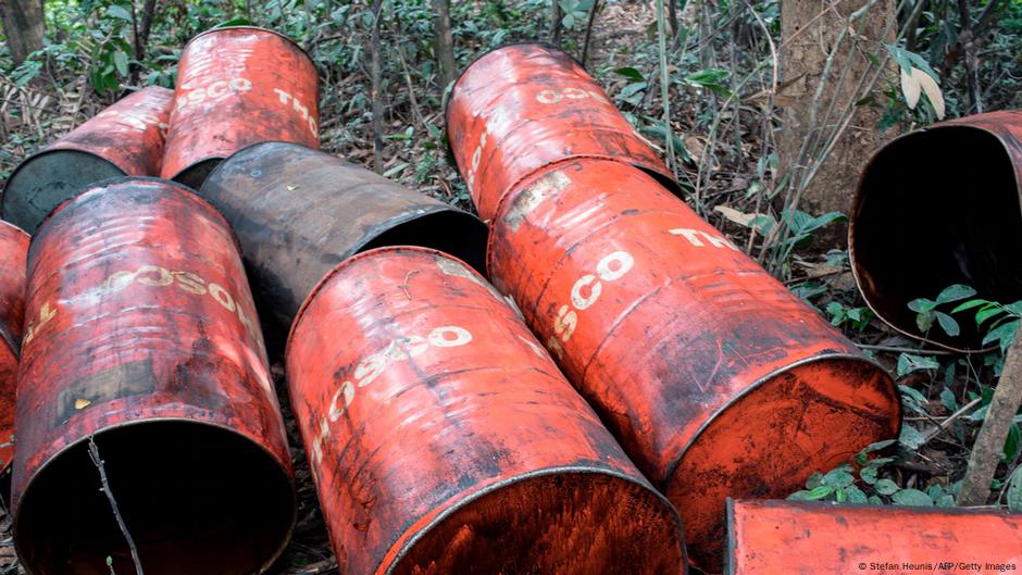 Nigeria: Army destroys illegal refineries, seizes crude oil – DW – 08 ...