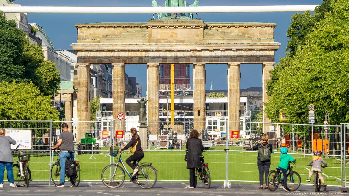 EURO 2024’ün en büyük taraftarlar bölgesi başkent Berlin’de, Brandenburg Kapısı’nın bulunduğu bölgede bulunacak.