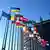 Banderas de la UE, de los países miembros de la UE y de Ucrania ondean frente al Parlamento Europeo.