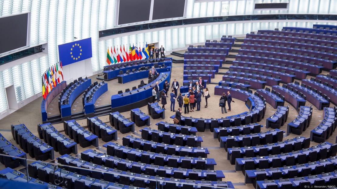 Η αίθουσα της Ολομέλειας του Ευρωκοινοβουλίου στο Στρασβούργο Η αίθουσα της Ολομέλειας του Ευρωκοινοβουλίου στο Στρασβούργο