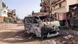 Carcaça de veículo incendiado em rua de Omdurman, no Sudão Carcaça de veículo incendiado em rua de Omdurman, no Sudão