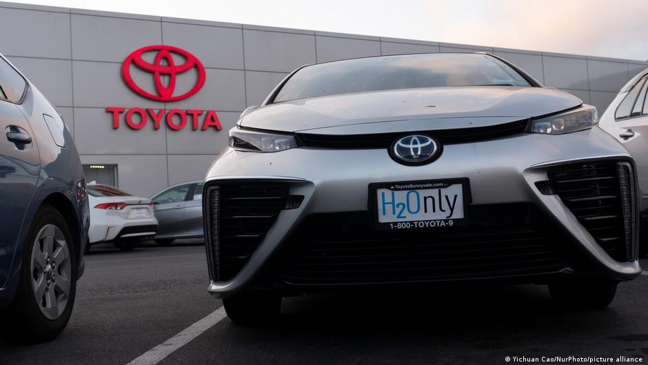 Germany and Japan test hydrogen future with BMW, Toyota cars