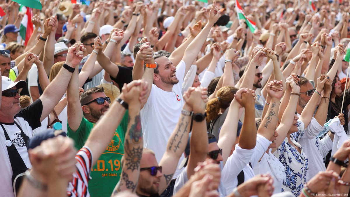 Десятки тысяч вышли на оппозиционный митинг в Будапеште – DW – 09.06.2024