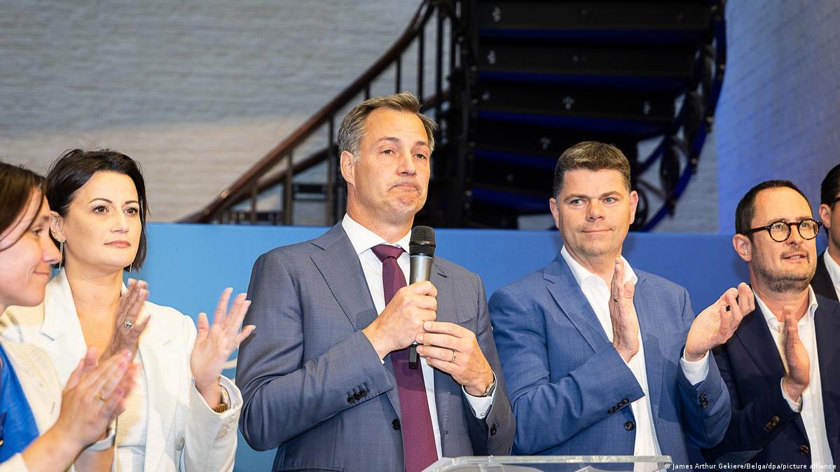 Primer ministro belga anuncia su dimisión tras comicios