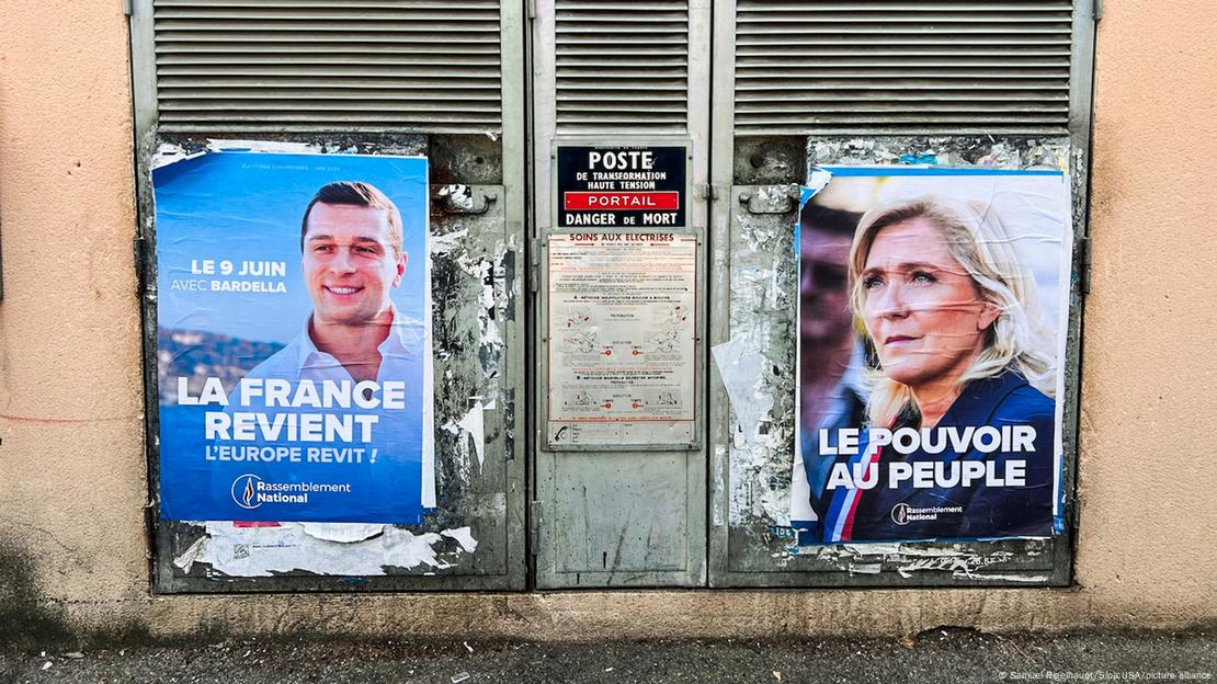 Cartazes mostram o candidato nas eleições europeias do Agrupamento Nacional Jordan Bardella e a líder do partido, Marine Le Pen