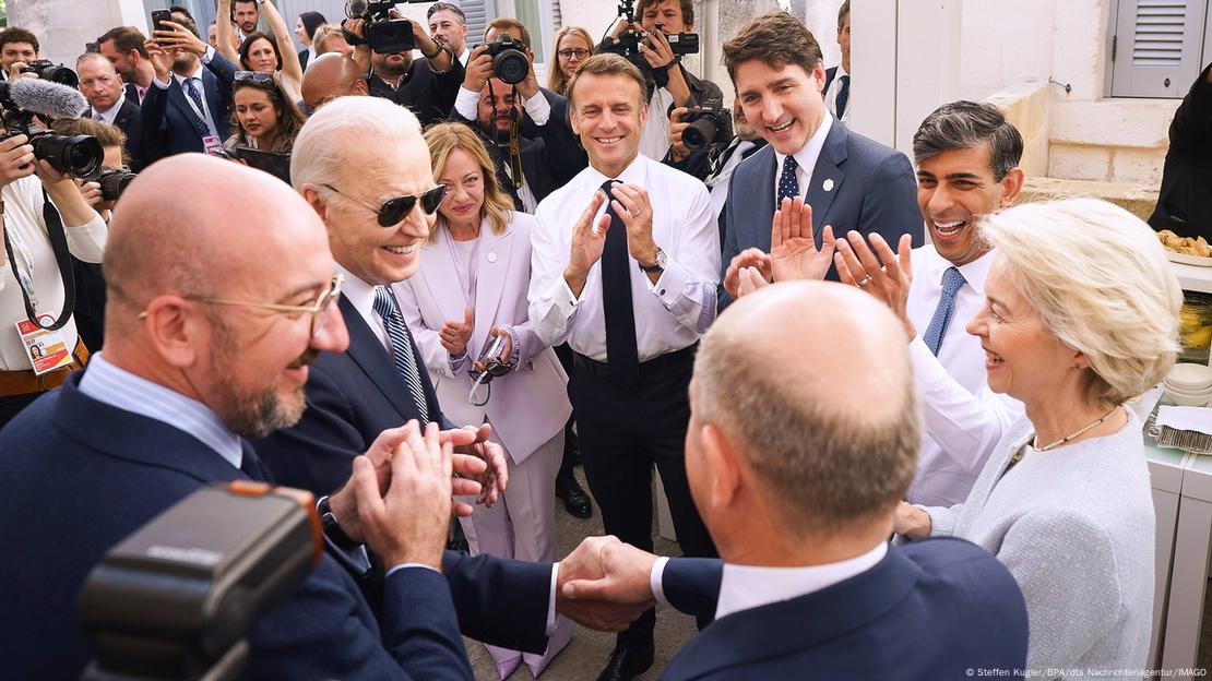 Políticos saludan en su cumpleaños al canciller alemán, Olaf Scholz.