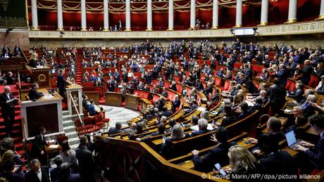 Ακυβέρνητη ακόμα η Γαλλία