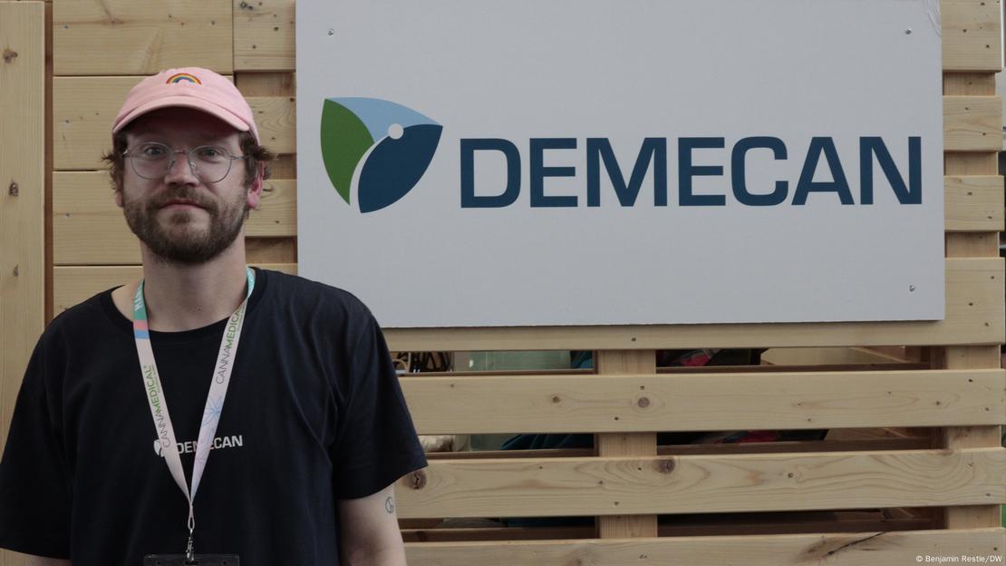 Großmann, con el logo de la compañía detrás, durante la feria Mary Jane Cannabis de Berlín este viernes (14.06.2024)