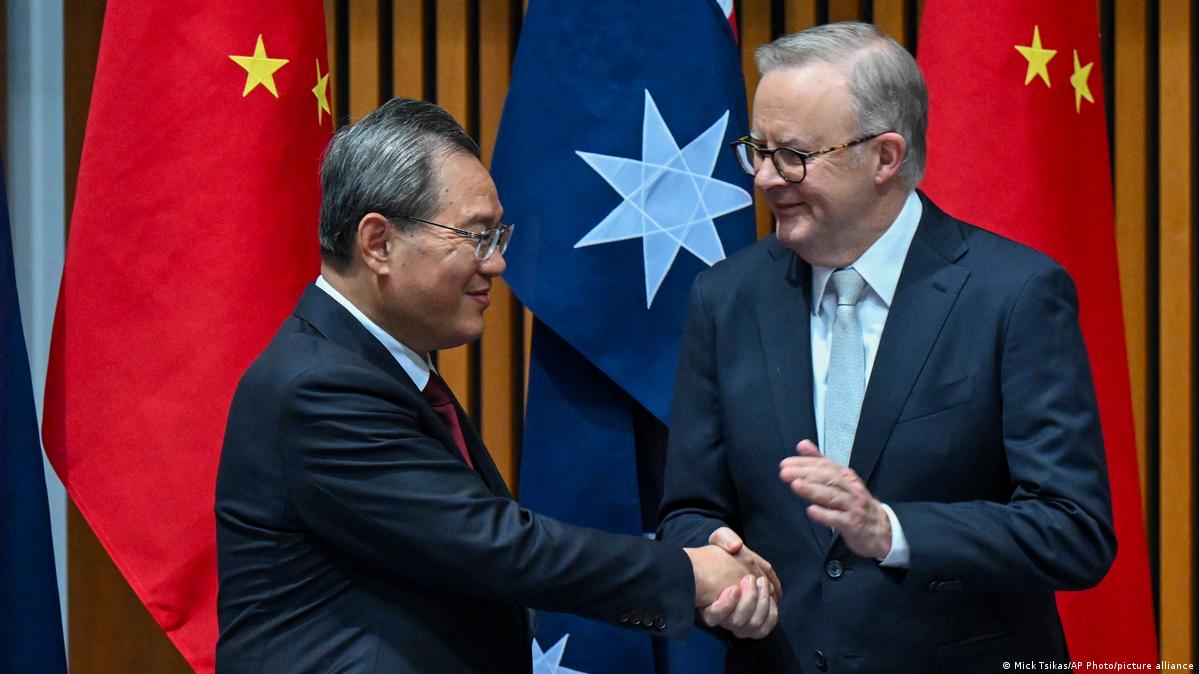 Australia and China hold talks to mend bilateral ties