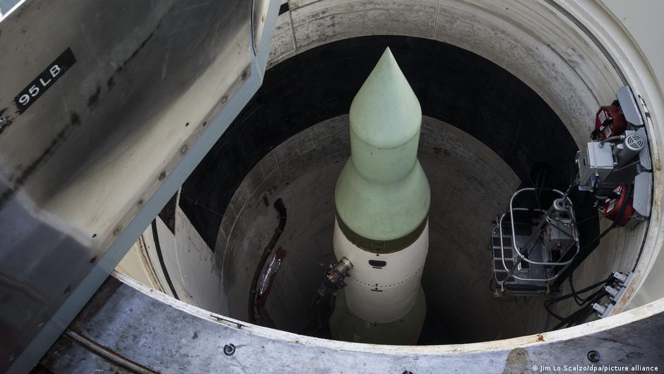 Interkontinentalna balistička raketa „Minitmen“ sposobna za nošenje nuklearnog oružja u lansirnoj cevi u Južnoj Dakoti