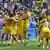 Игроки сборной Румынии празднуют первый гол в ворота соперников из Украины