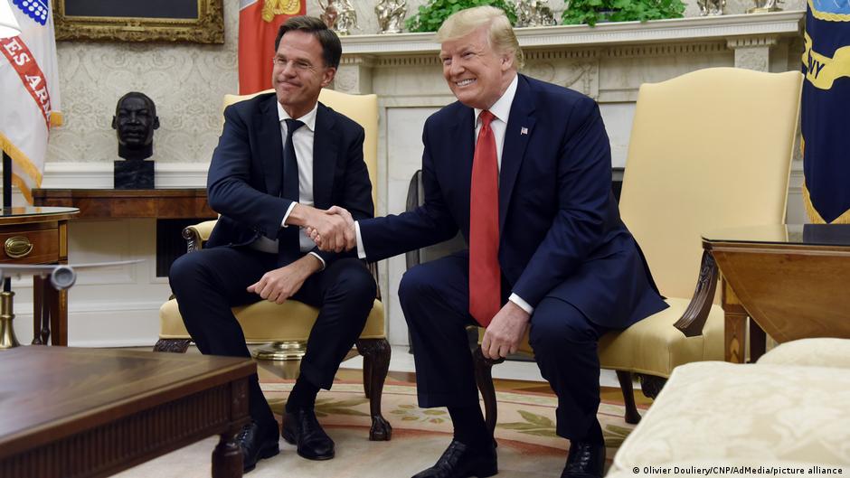 Prijateljski stisak ruke: Mark Rute i Donald Tramp u julu 2019. u Vašingtonu