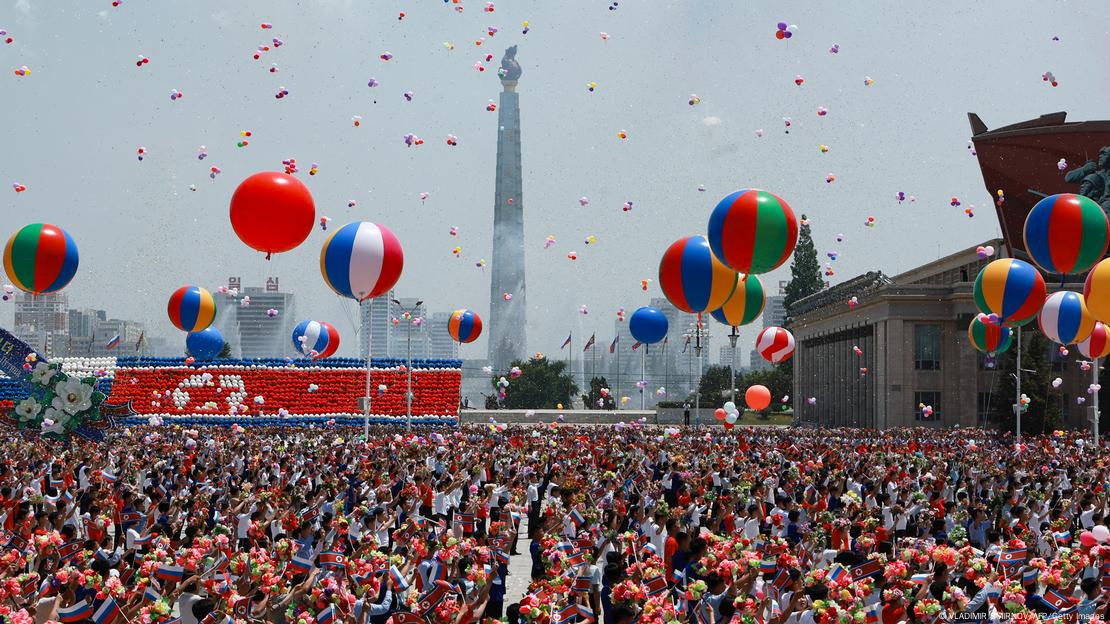 Pyongyang'da karşılama töreninden bir sahne