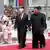 Der russische Präsident Wladimir Putin und der nordkoreanische Machthaber Kim Jong Un laufen auf einem Roten Teppich in Pjöngjang