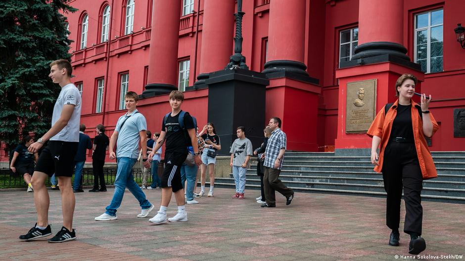 В Україні спростять умови перетину кордону юнаками до 22 років