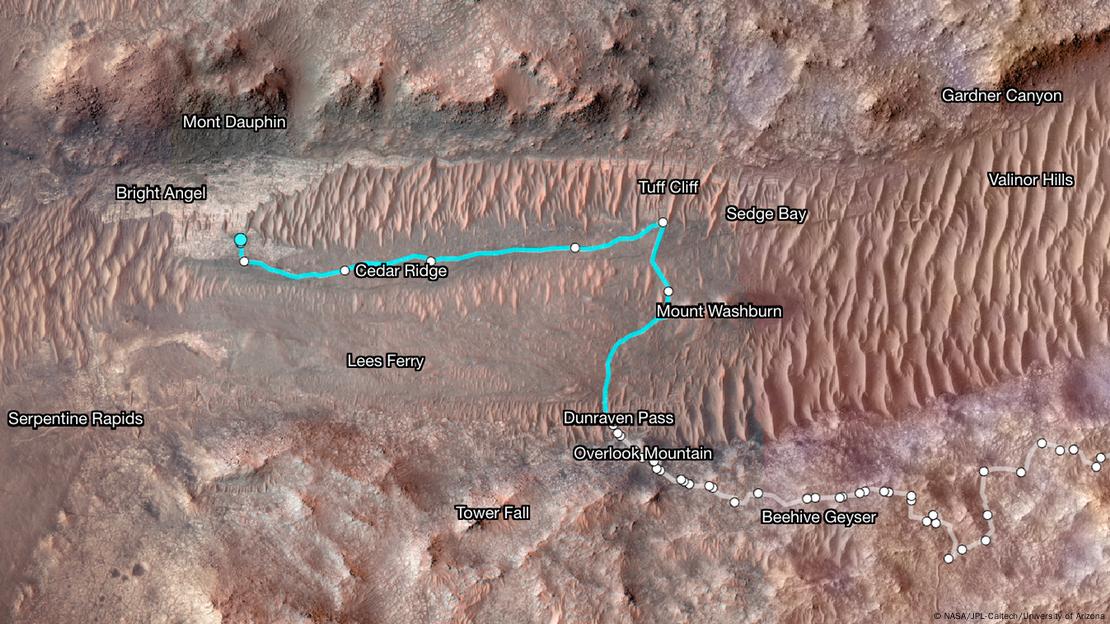 Superpuesto sobre una imagen del orbitador Mars Odyssey de la NASA, este mapa muestra la trayectoria de Perseverance entre el 21 de enero y el 11 de junio. Los puntos blancos indican dónde se detuvo el rover tras completar una travesía junto al canal del río Neretva Vallis. La línea azul pálido indica la ruta del rover dentro del canal. Superpuesto sobre una imagen del orbitador Mars Odyssey de la NASA, este mapa muestra la trayectoria de Perseverance entre el 21 de enero y el 11 de junio. Los puntos blancos indican dónde se detuvo el rover tras completar una travesía junto al canal del río Neretva Vallis. La línea azul pálido indica la ruta del rover dentro del canal.