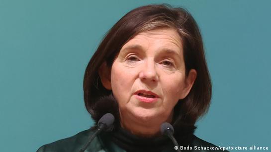 Зампред бундестага ФРГ вызвала скандал постом в соцсети Х – DW – 20.06.2024