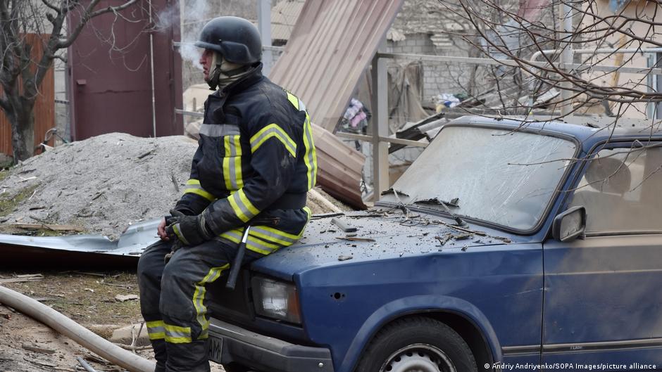 РФ ударила по багатоповерхівці в Чернігові: щонайменше одна людина загинула