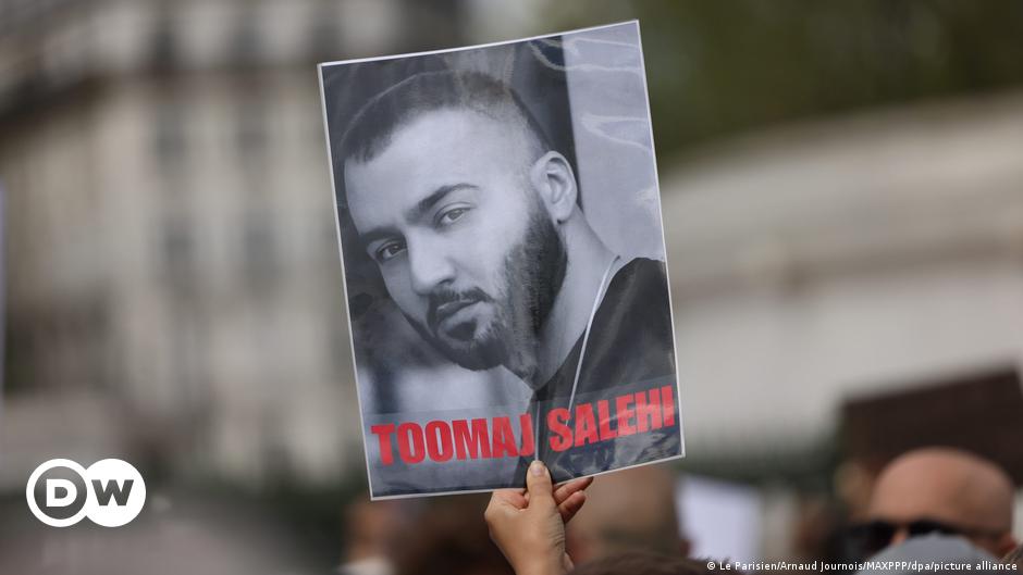Iran lifts death penalty for rapper Toomaj Salehi – DW – 22.06.2024