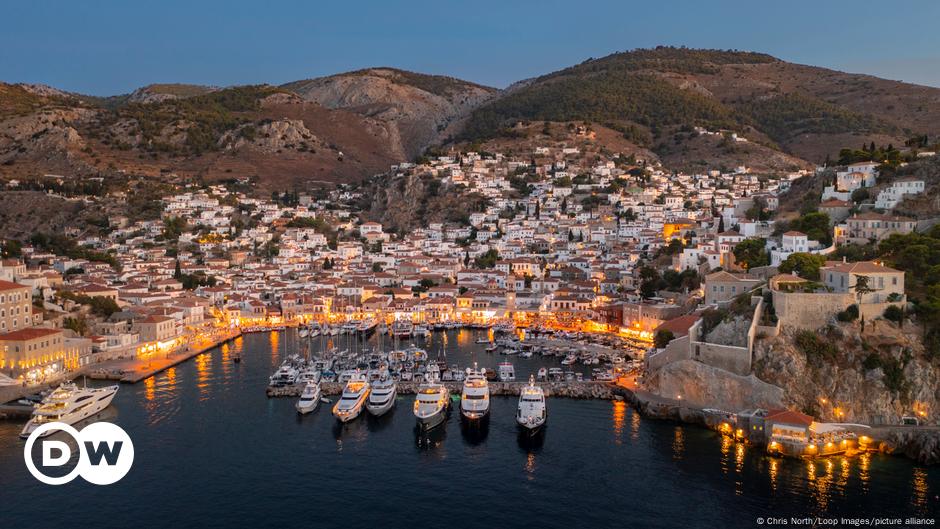 Greece 13 Arrested After Yacht Fireworks Spark Wildfire News Headlines 8668