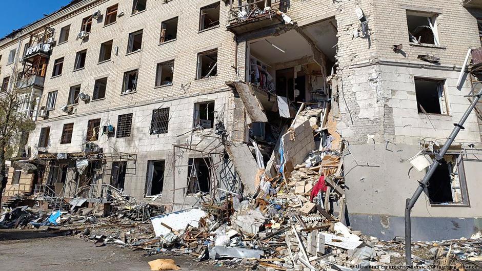 U ruševinama: stambena zgrada u Harkovu uništena u ruskom bombardovanju u junu