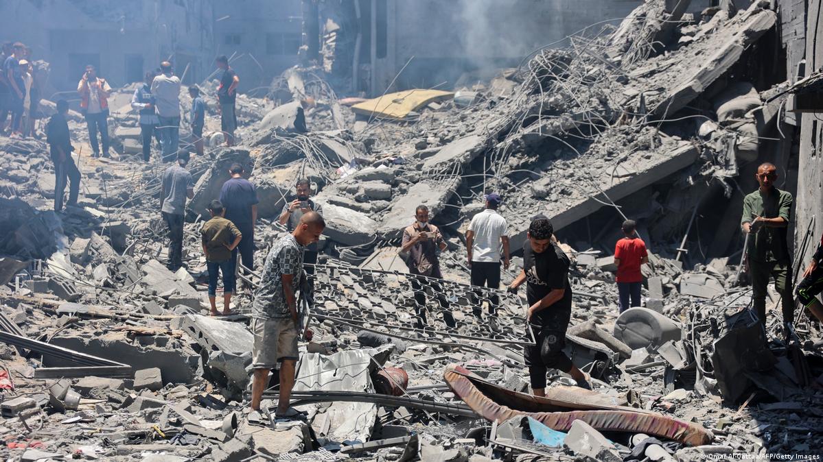 دستکم ۳۸ کشته در حملات هوایی اسرائیل در غزه – DW – ۱۴۰۳/۴/۳